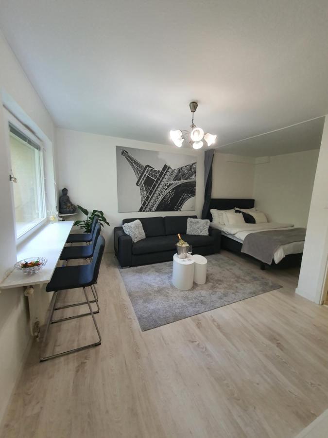 Close To The Metro And The Beach!!! With A View Of The Scandinavian Forest Stockholm Exterior photo